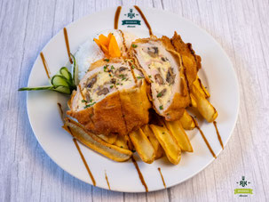 Töltött pulyka (sajt,sonka, gomba, velő)